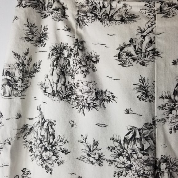 Real Clothes Romantic Art Print Cropped Pants - Picture 3 of 7